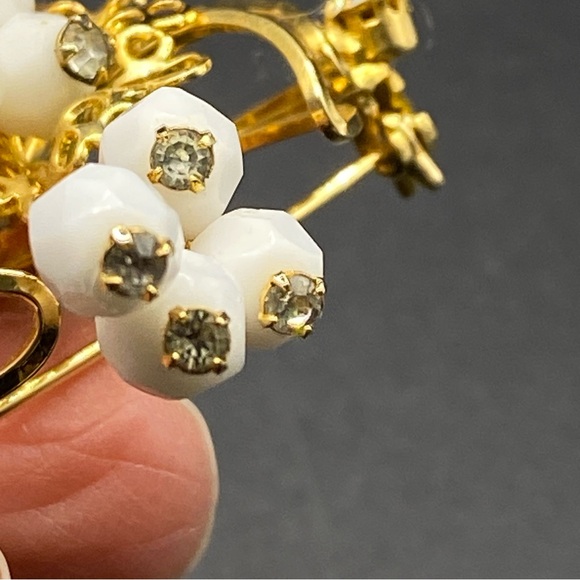 Vintage White Milk Glass Gold Tone Floral Spray Brooch Pin Circa 1960's - Picture 7 of 7